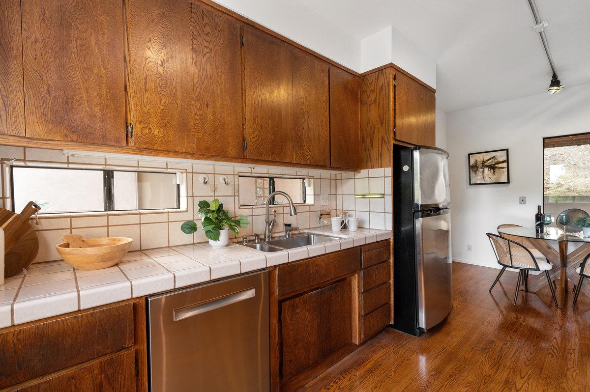 901 Laurelwood Drive