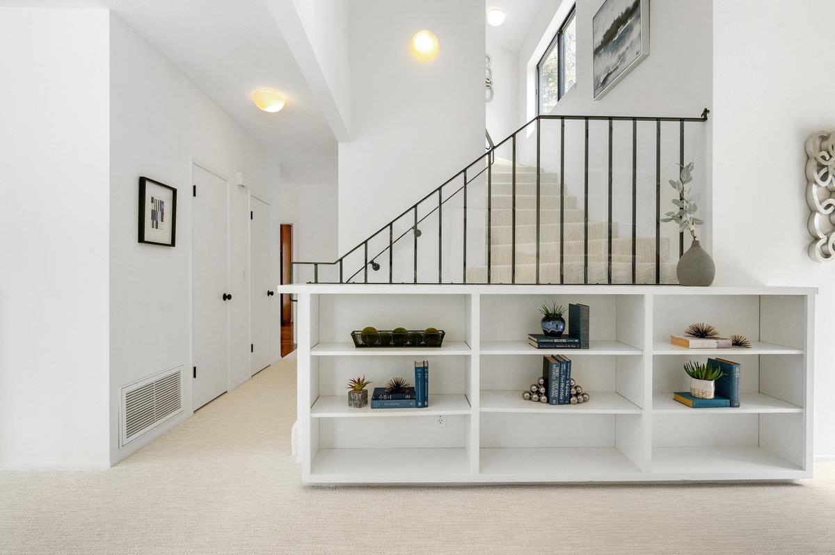 901 Laurelwood Drive