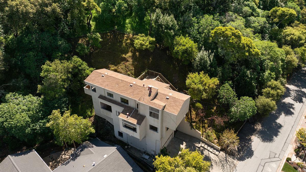 901 Laurelwood Drive