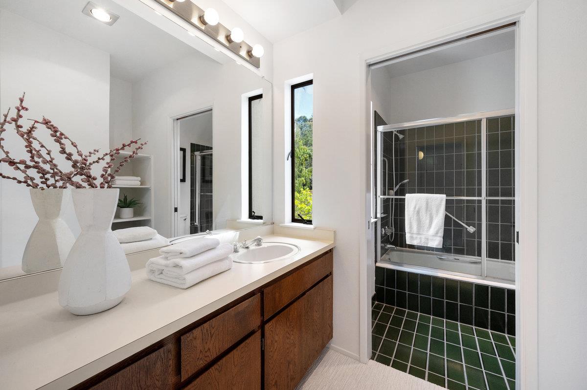 901 Laurelwood Drive