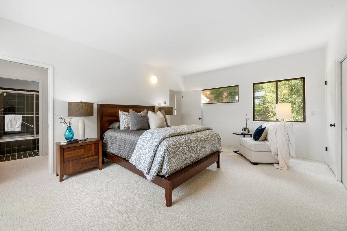 901 Laurelwood Drive