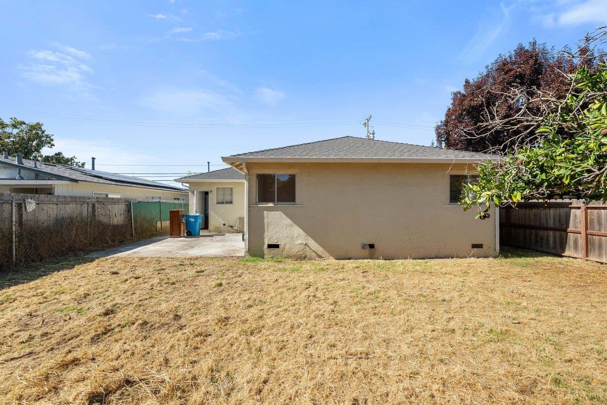 2210 Menalto Avenue