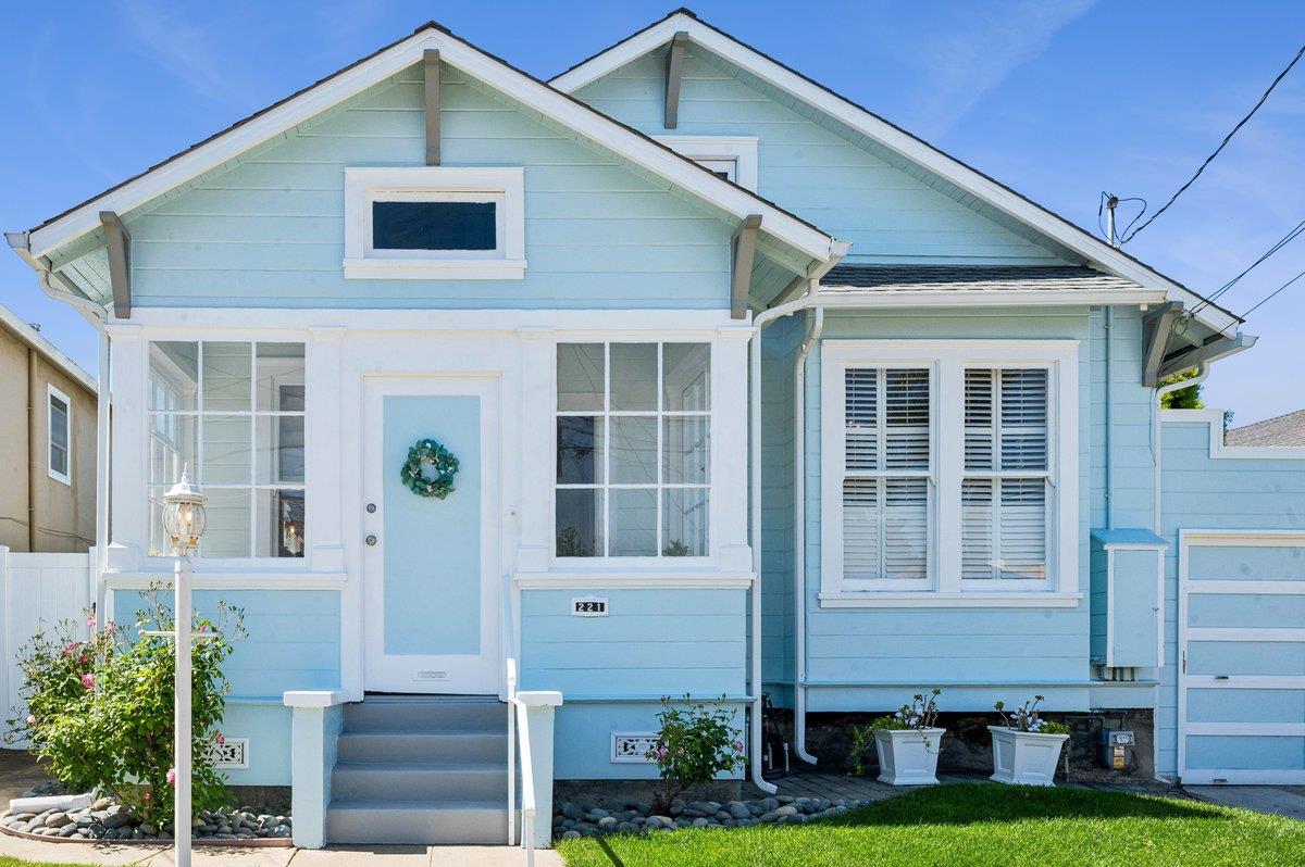 221 Poplar Avenue