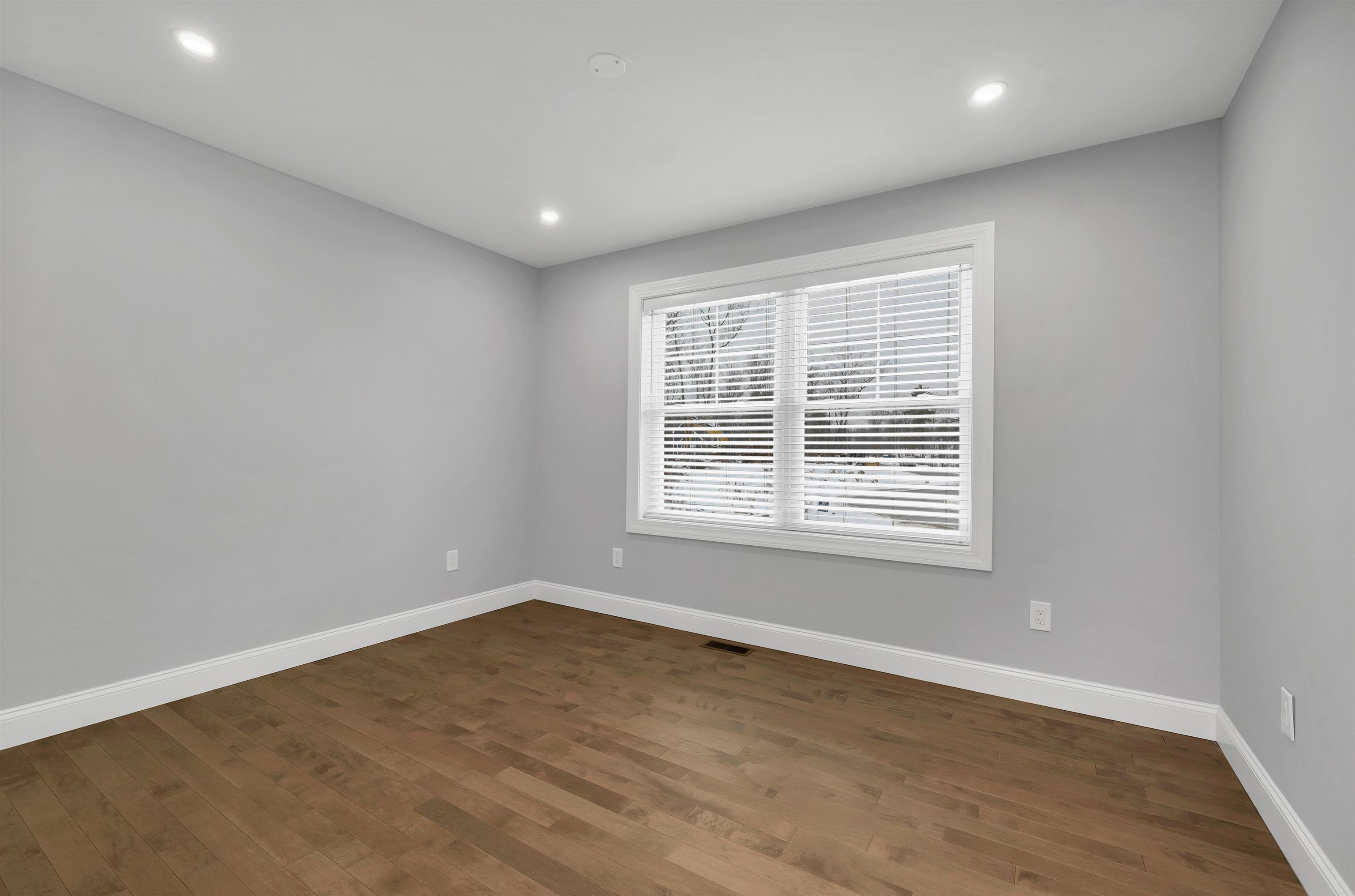 125 Laurel Road Unit: 33