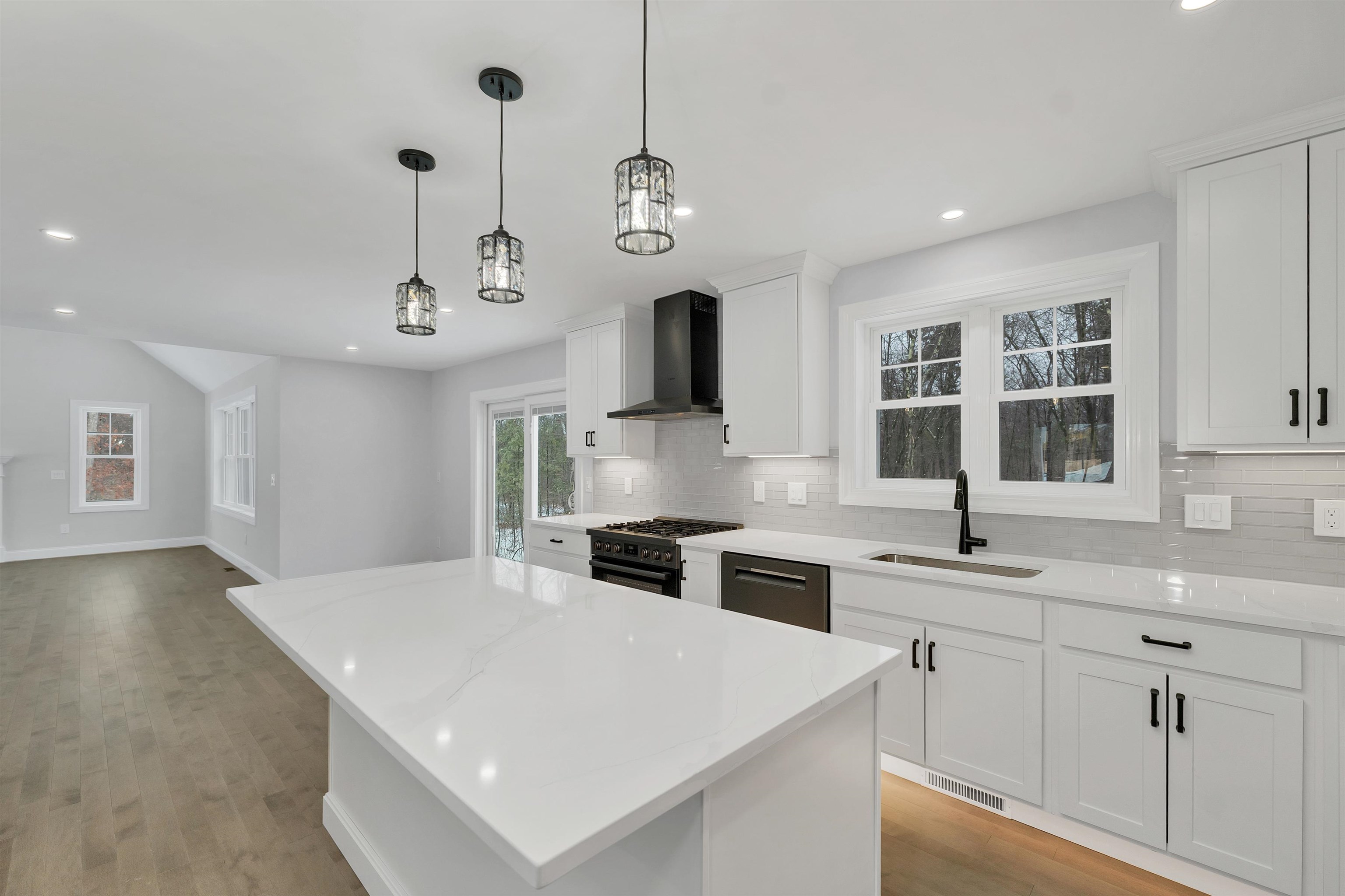 125 Laurel Road Unit: 33