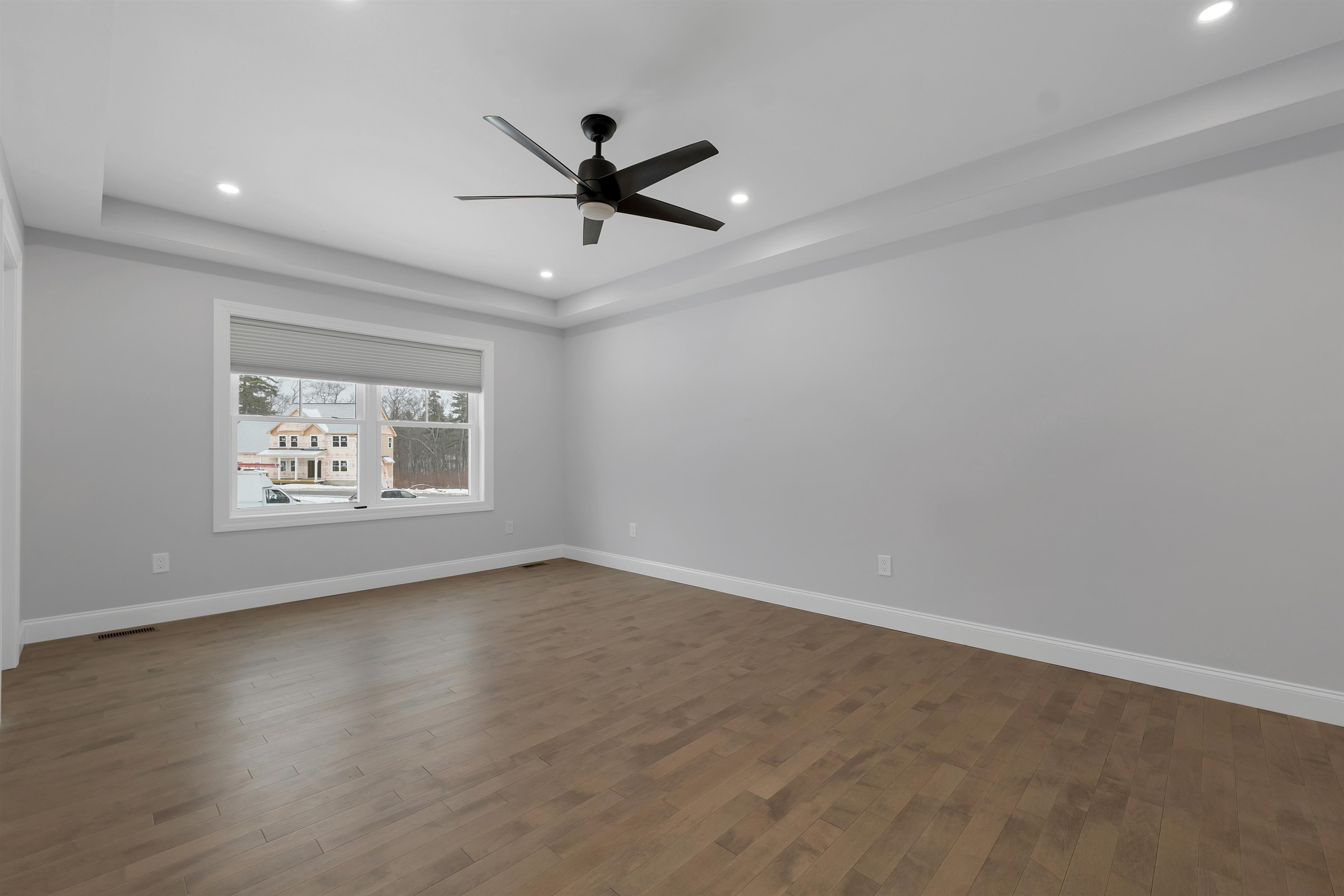 125 Laurel Road Unit: 33