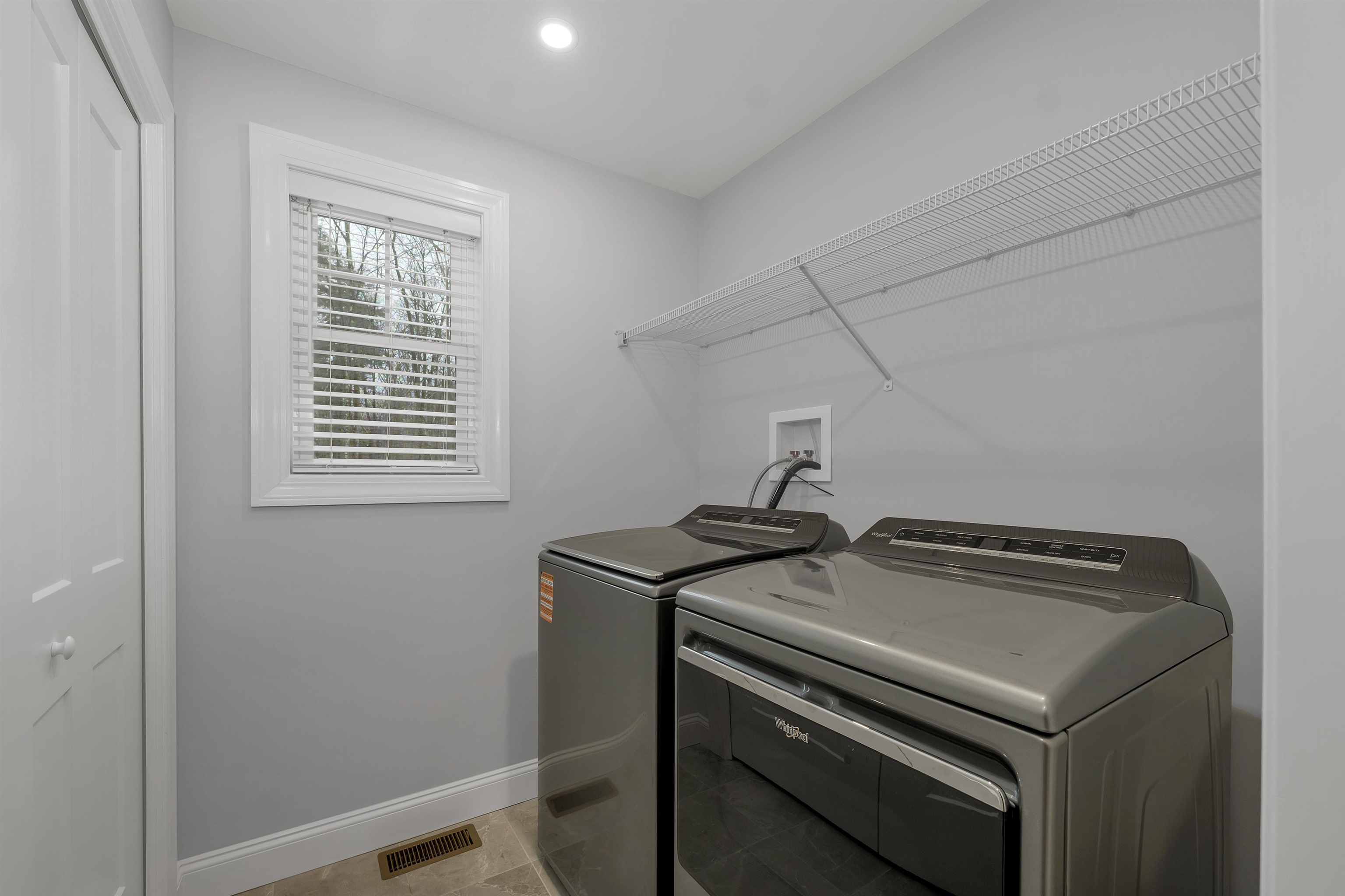 125 Laurel Road Unit: 33