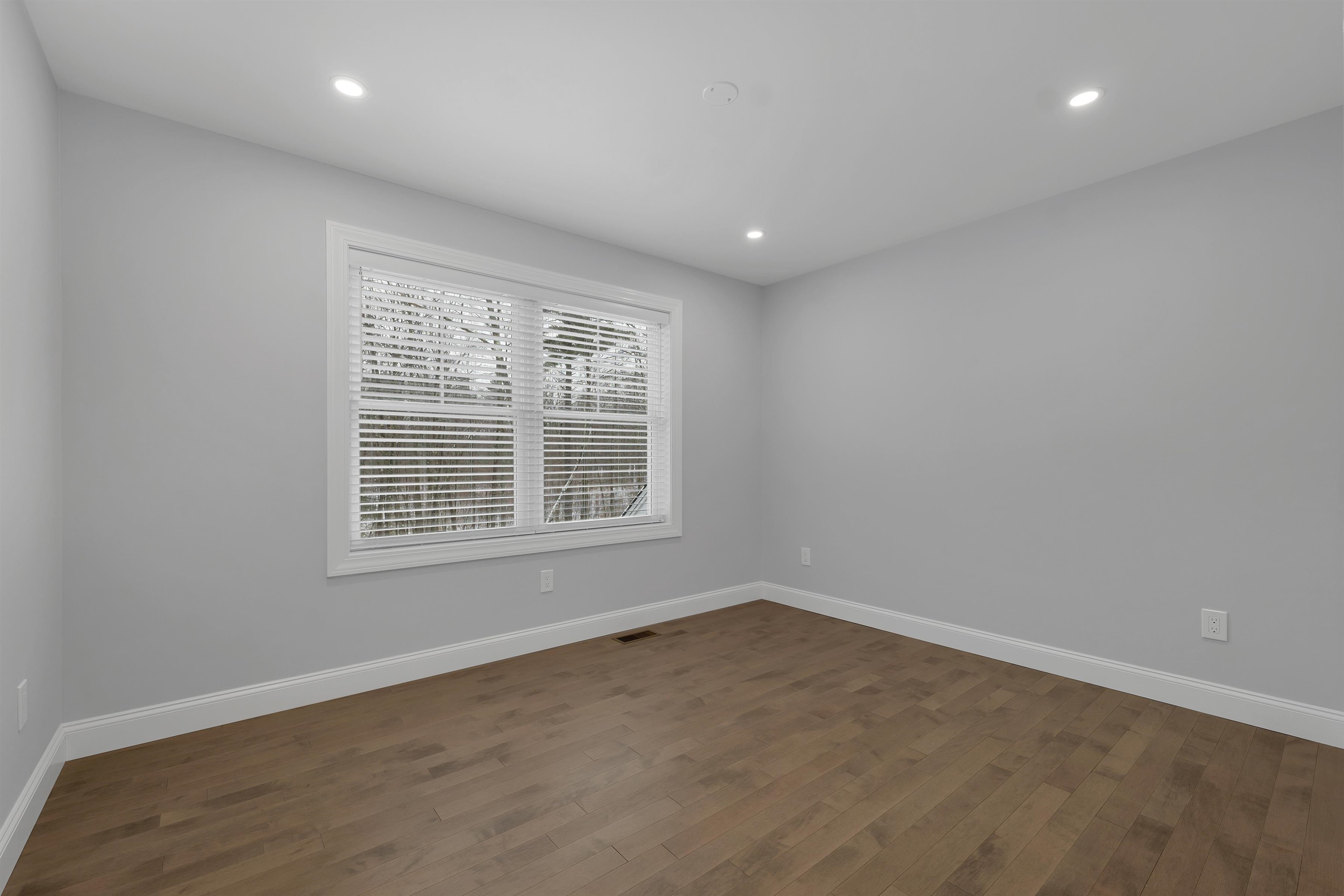 125 Laurel Road Unit: 33