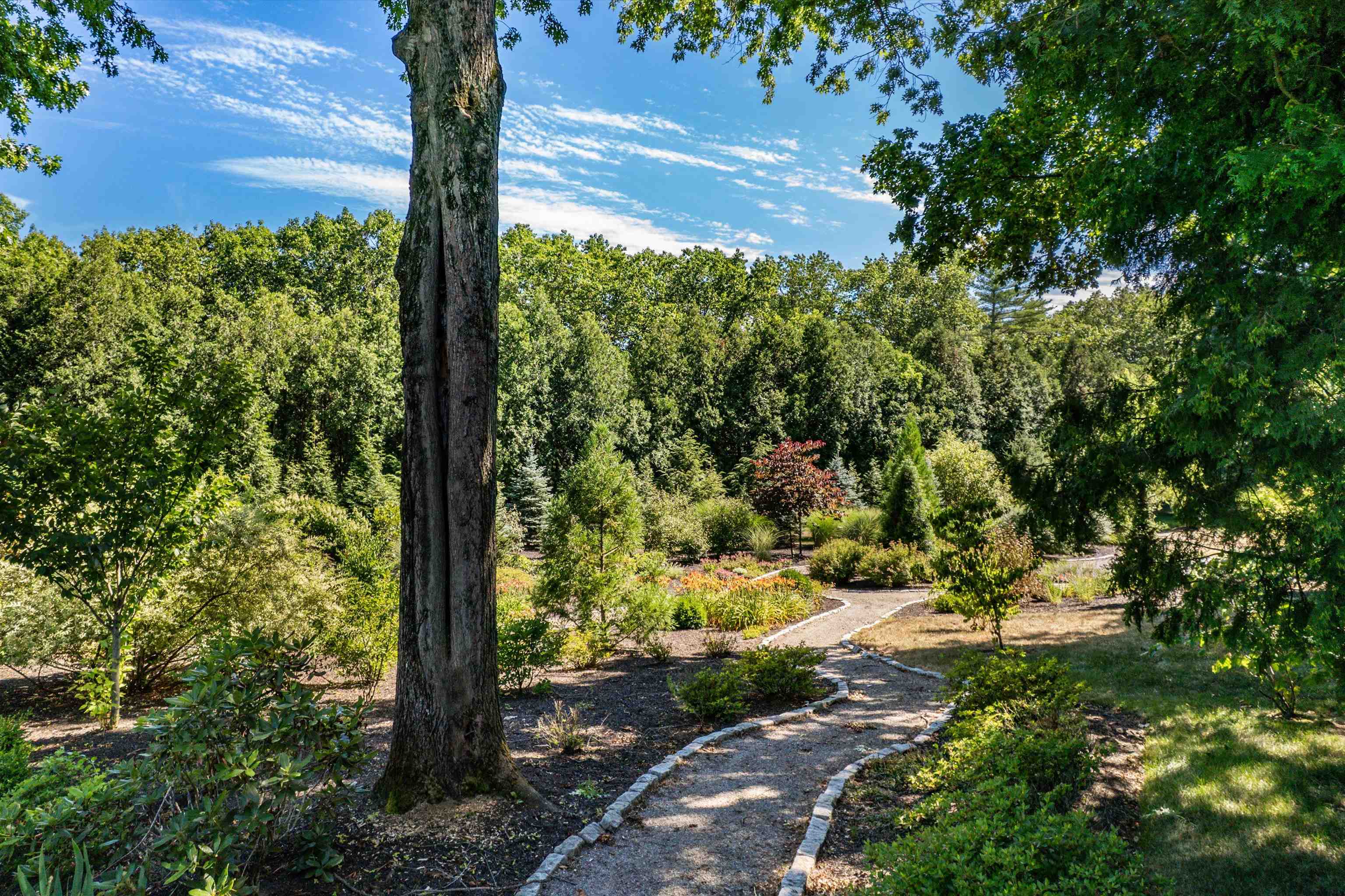 9 Knoll Crest Drive