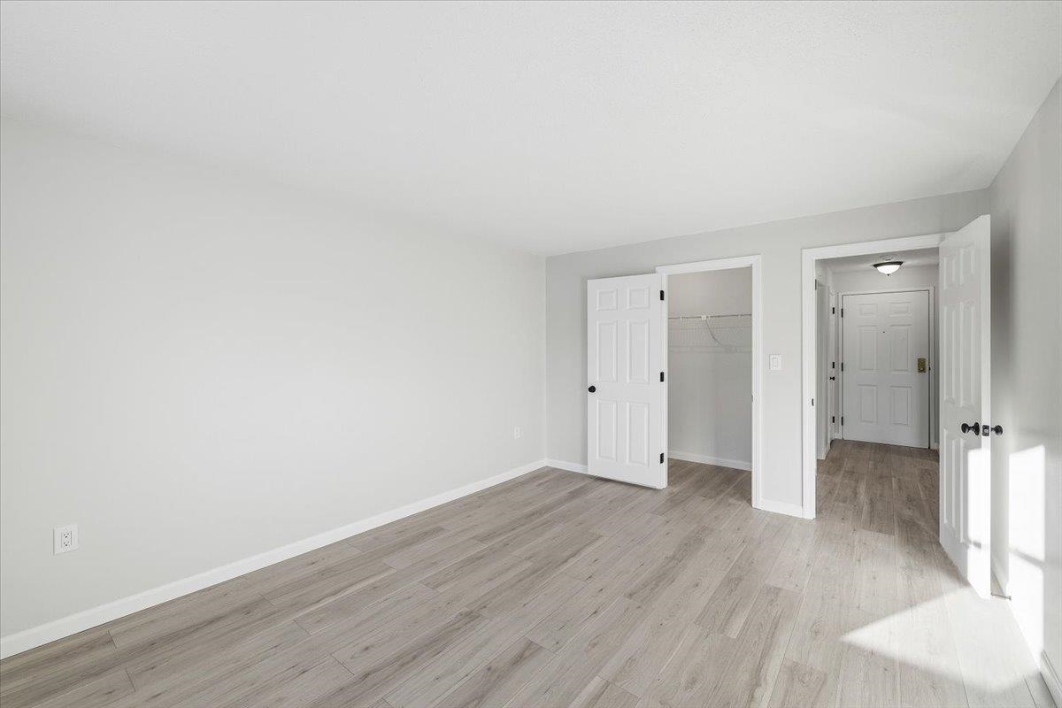 4 Knightsbridge Drive Unit: 206