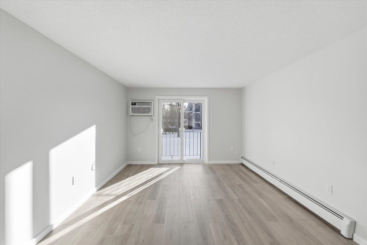 4 Knightsbridge Drive Unit: 206