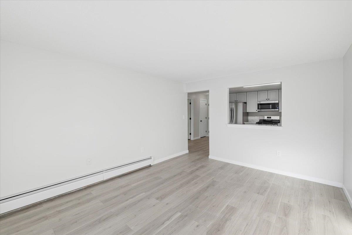 4 Knightsbridge Drive Unit: 206