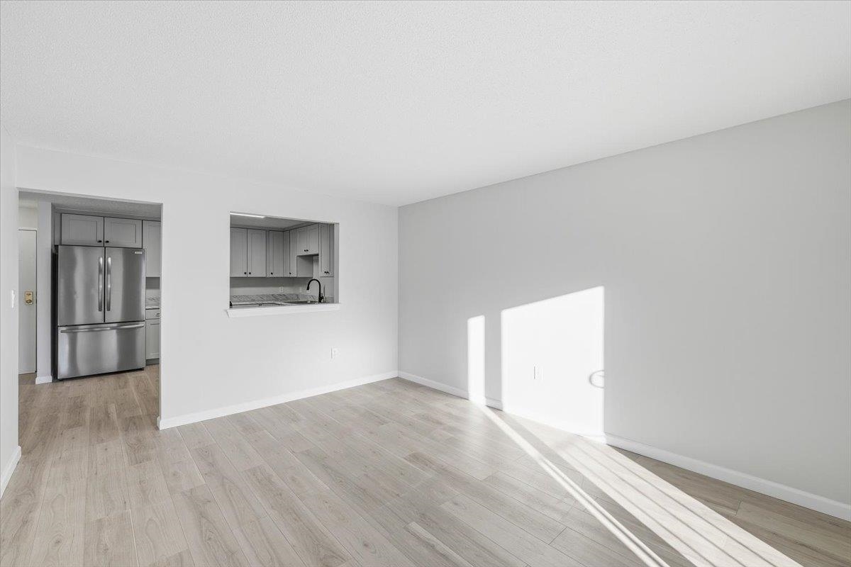 4 Knightsbridge Drive Unit: 206