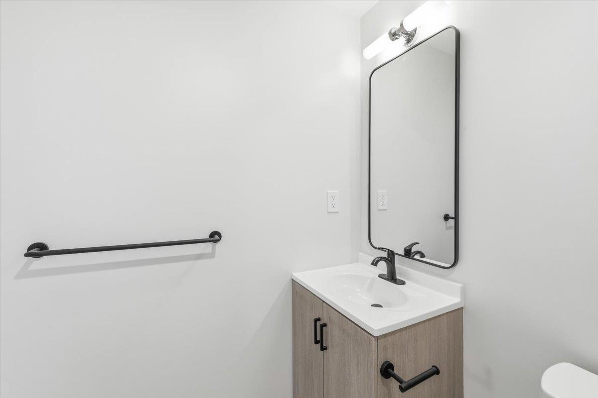 4 Knightsbridge Drive Unit: 206