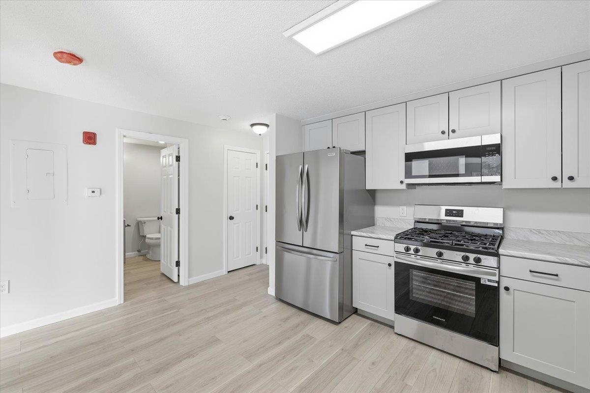 4 Knightsbridge Drive Unit: 206