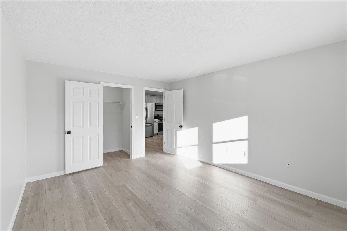 4 Knightsbridge Drive Unit: 206