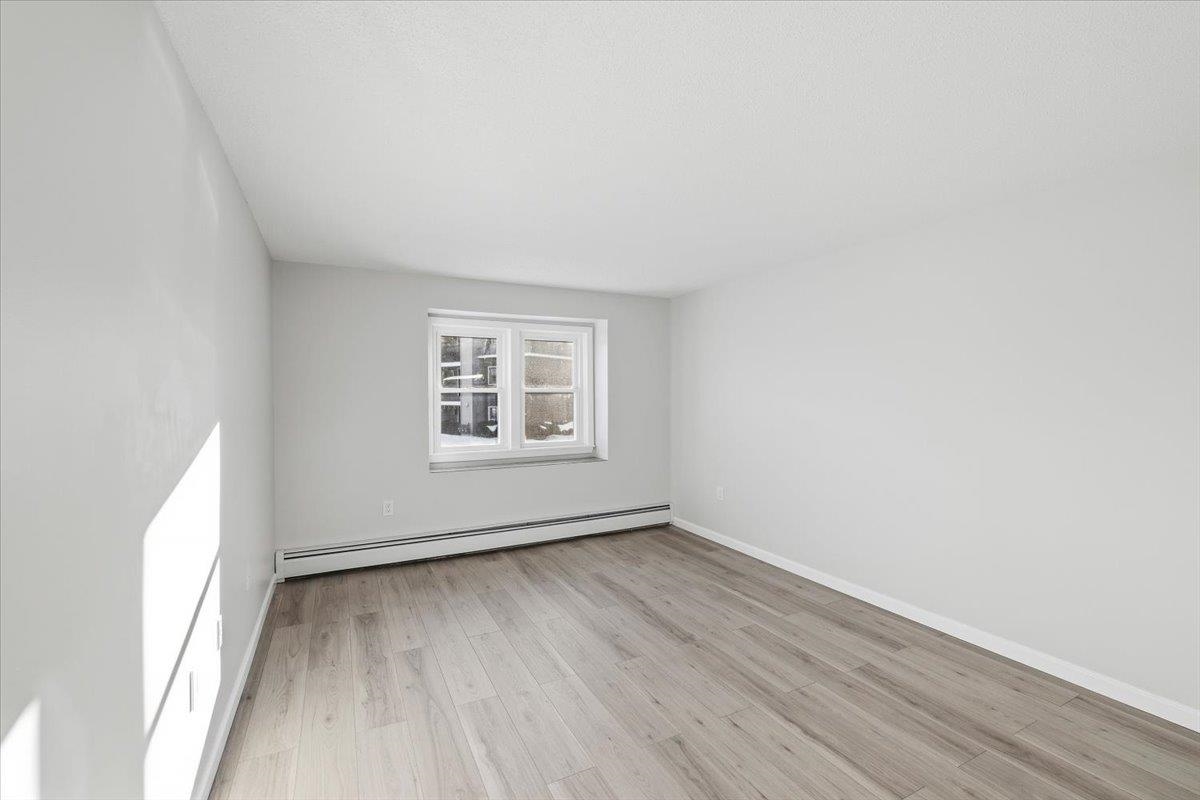 4 Knightsbridge Drive Unit: 206