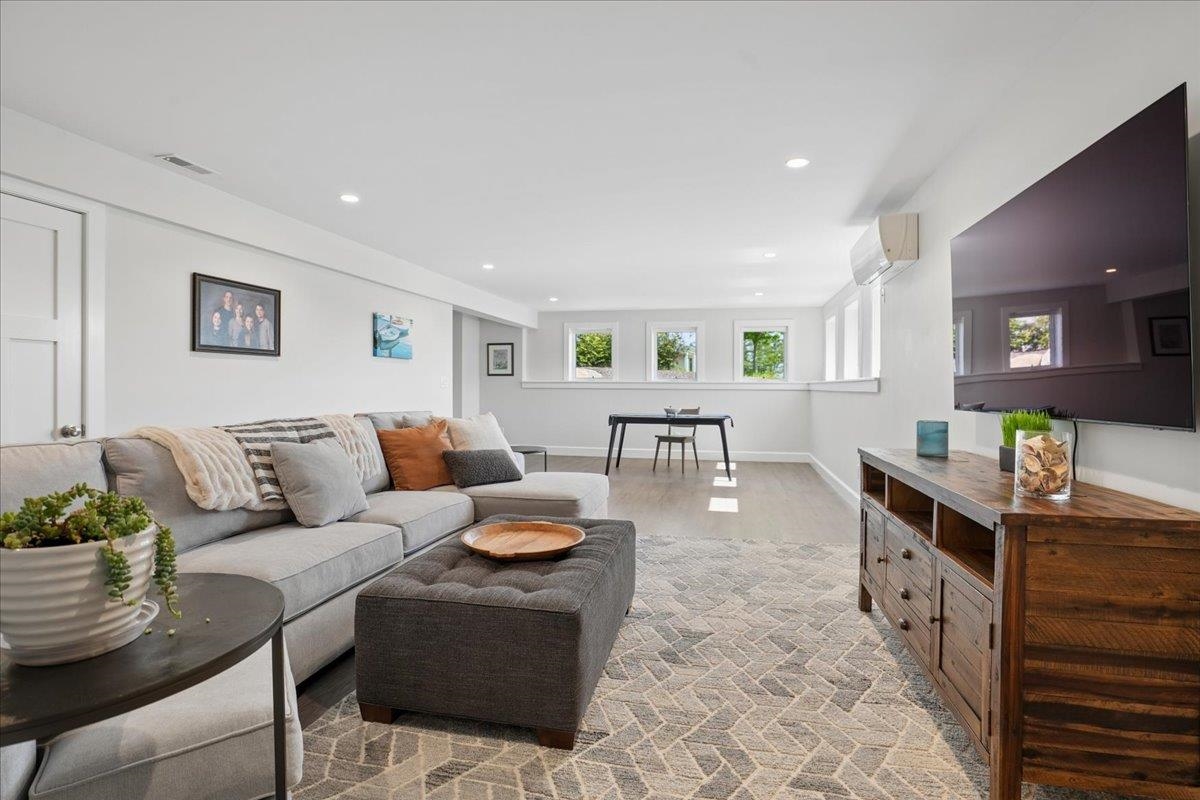 11 Wheeler Farm Road