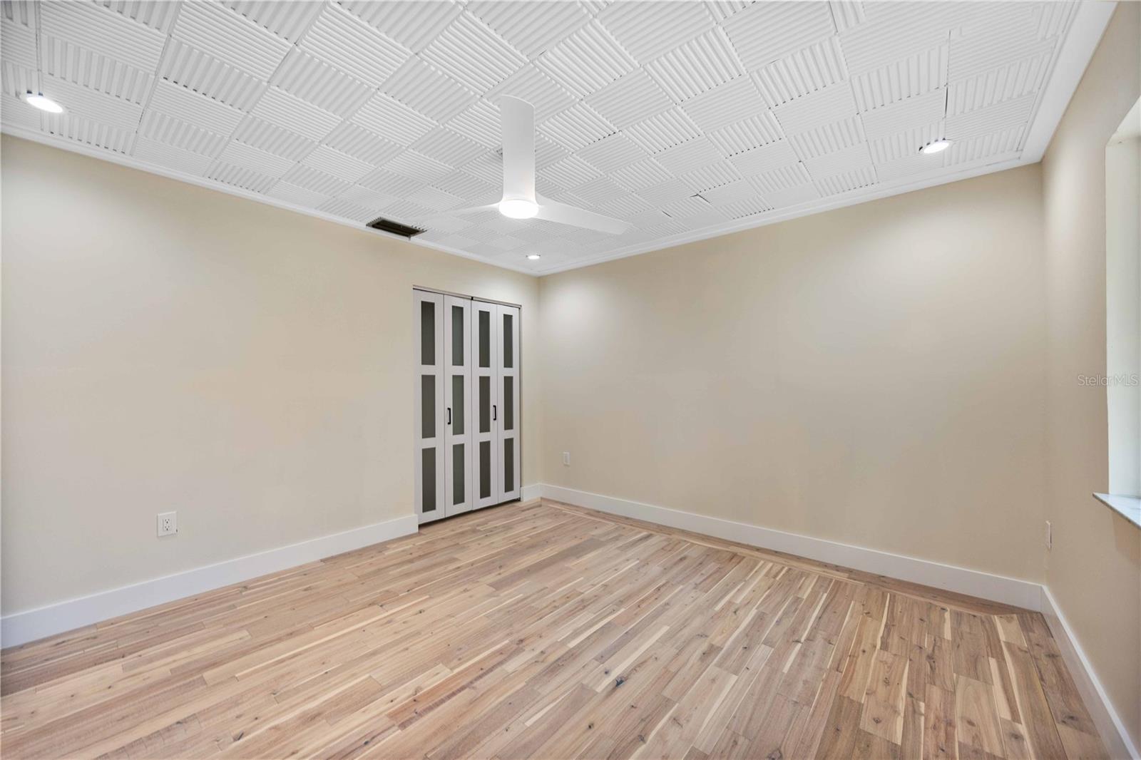 4916 HIDDEN OAKS TRL