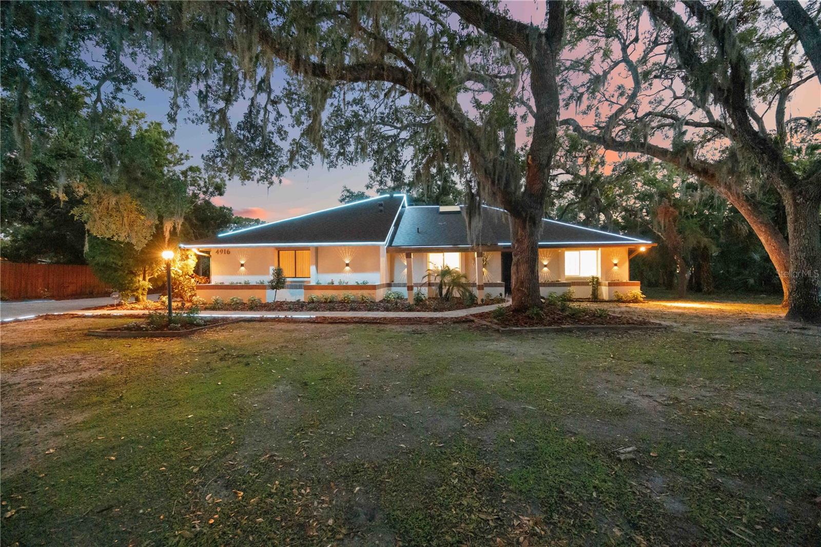 4916 HIDDEN OAKS TRL