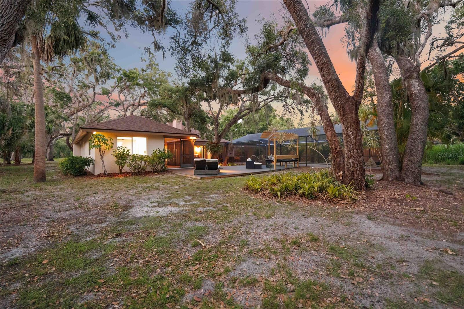 4916 HIDDEN OAKS TRL