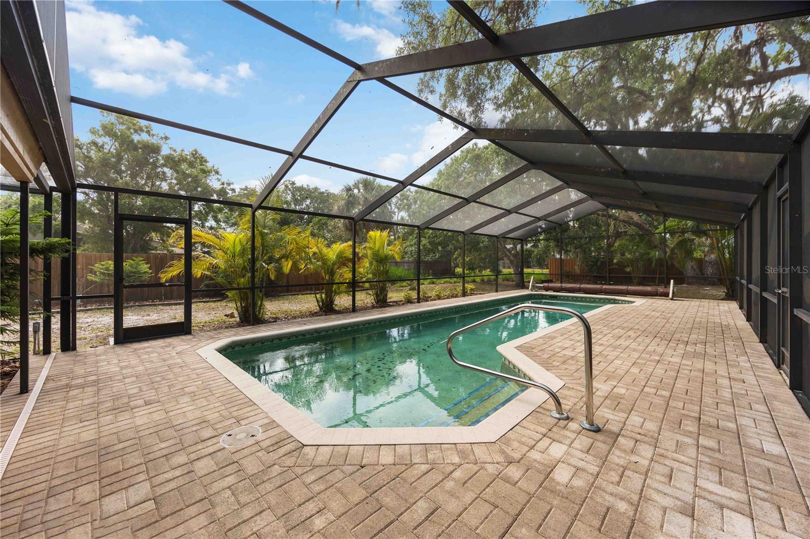 4916 HIDDEN OAKS TRL