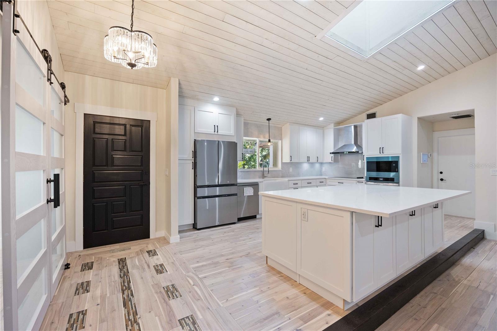 4916 HIDDEN OAKS TRL