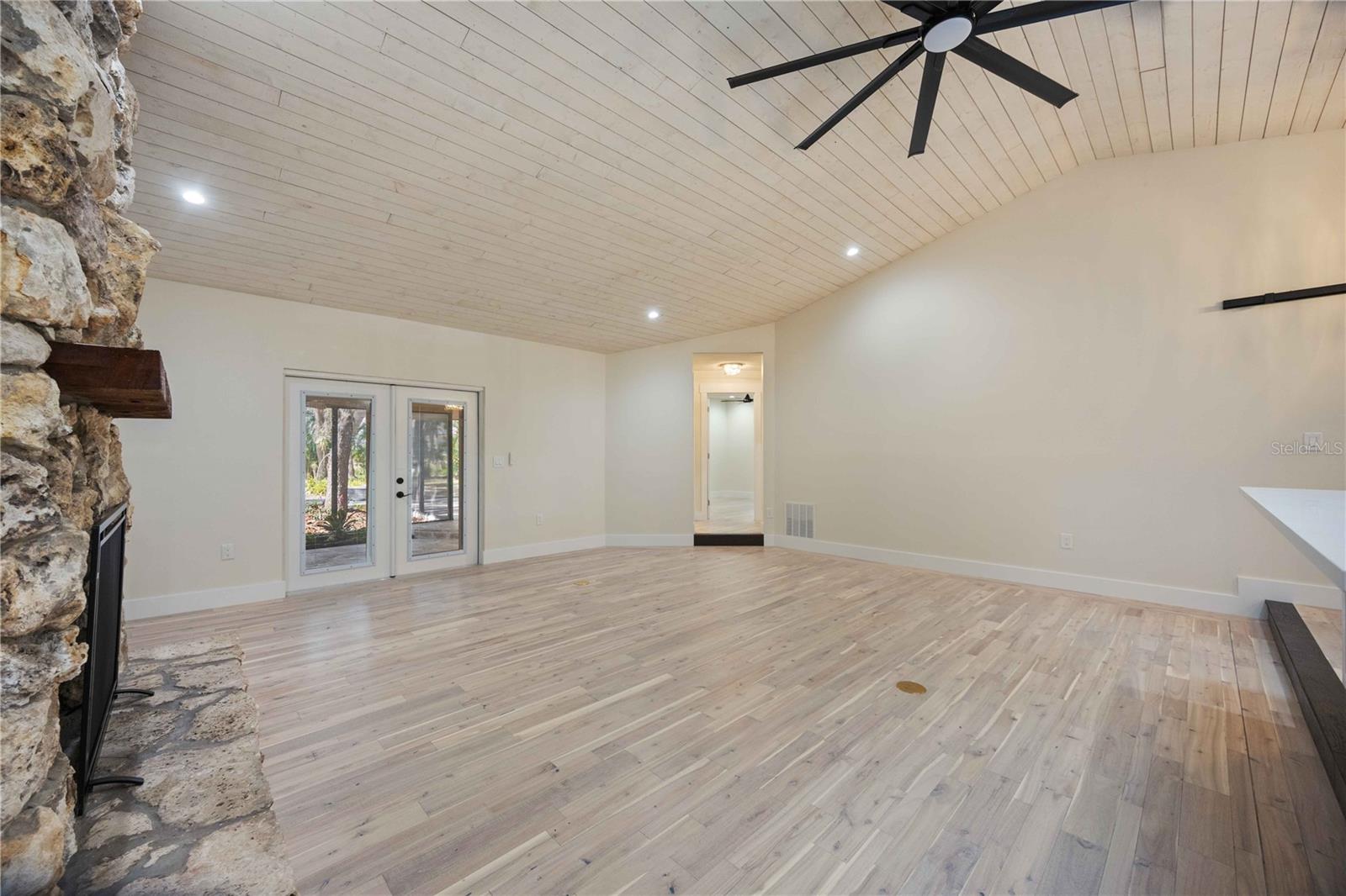 4916 HIDDEN OAKS TRL