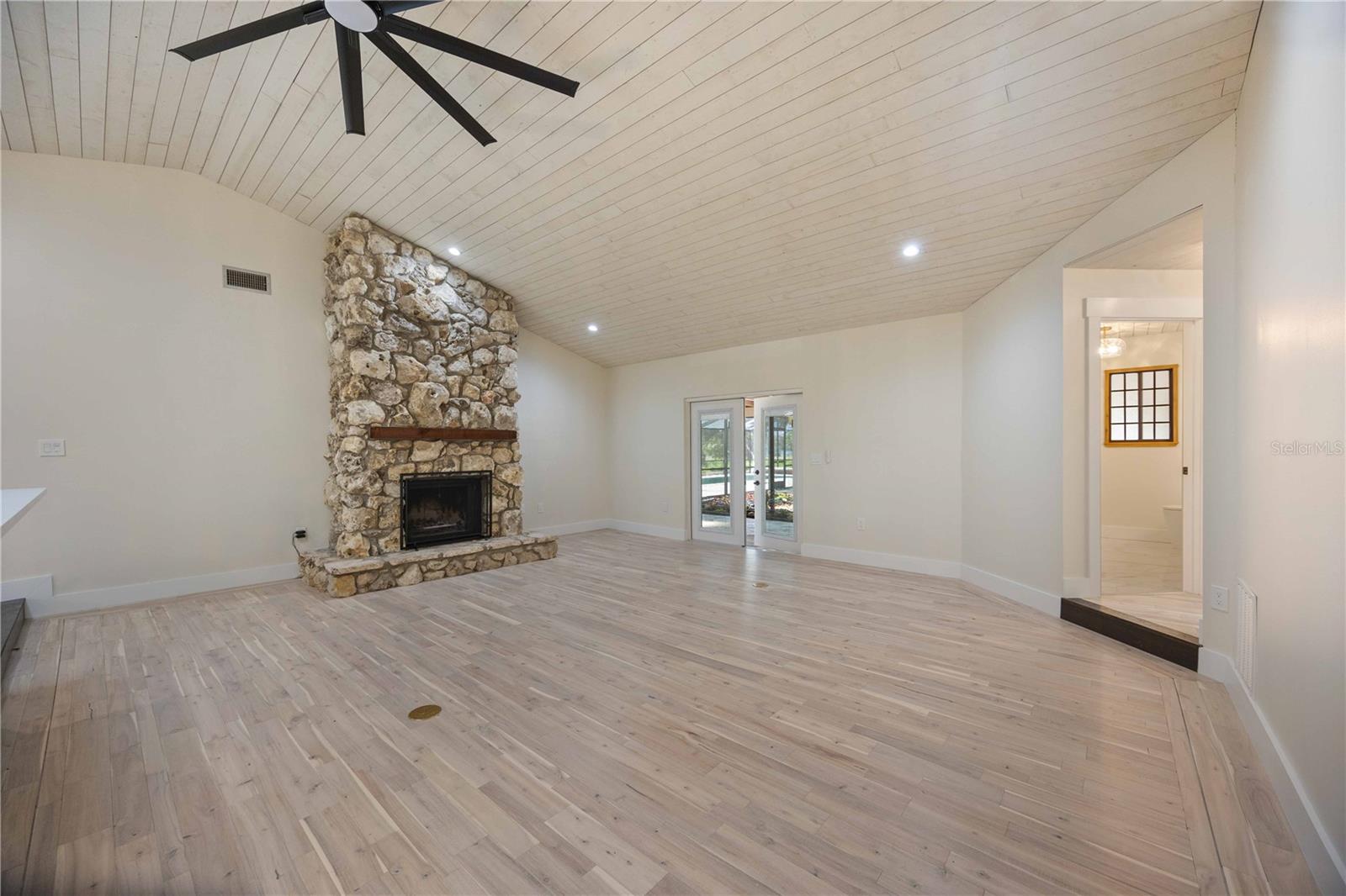 4916 HIDDEN OAKS TRL
