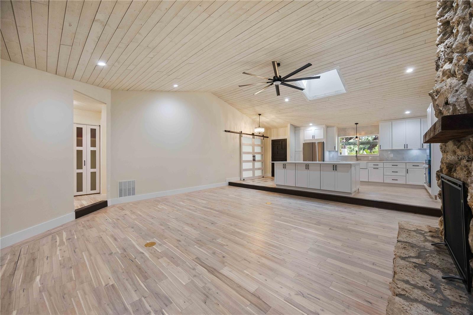 4916 HIDDEN OAKS TRL