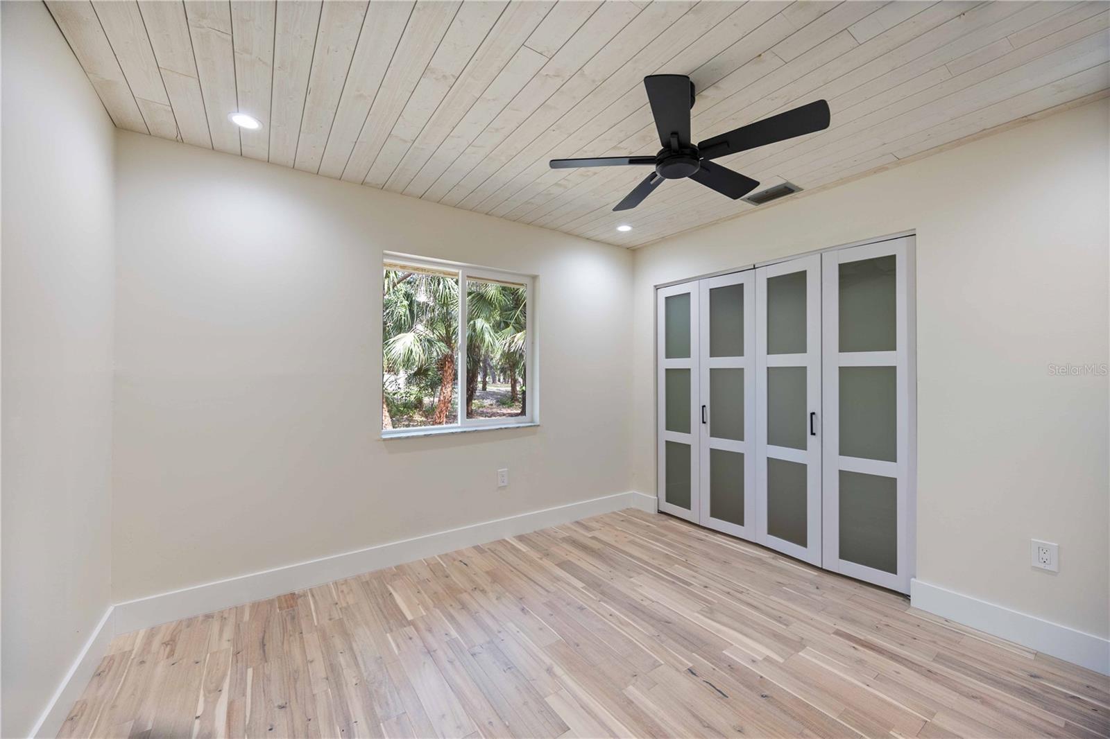 4916 HIDDEN OAKS TRL