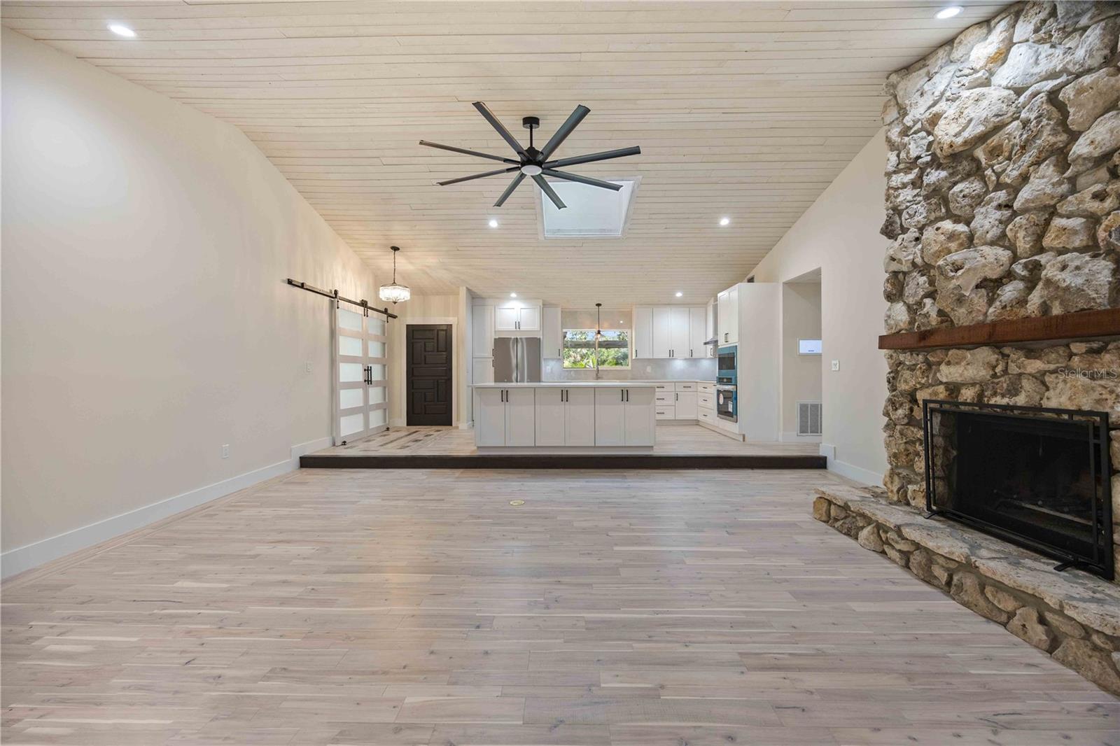 4916 HIDDEN OAKS TRL