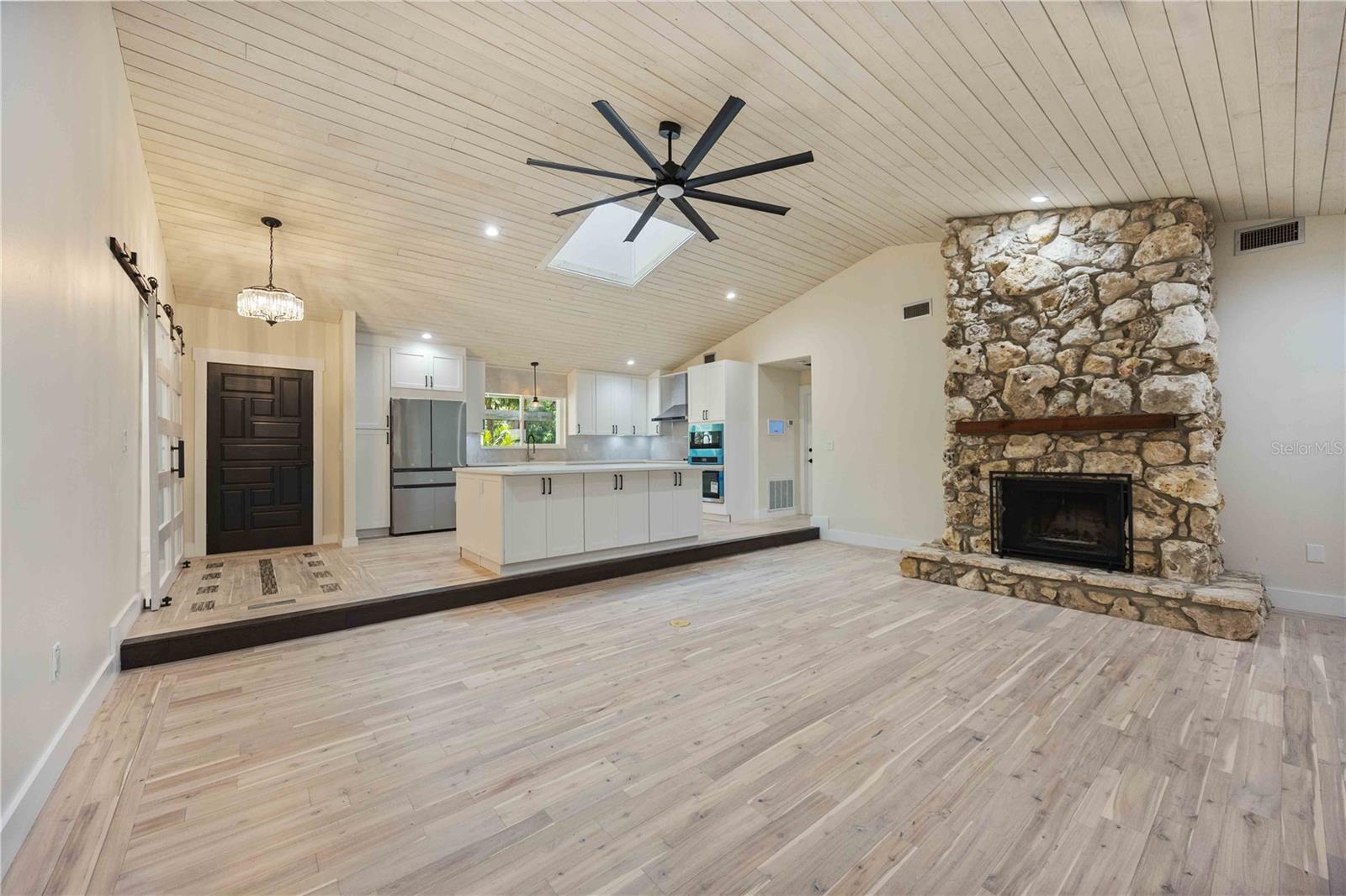 4916 HIDDEN OAKS TRL