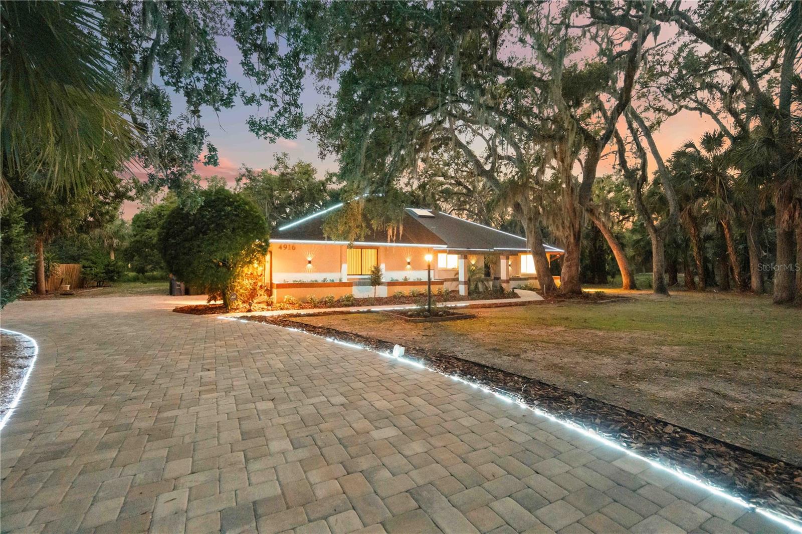 4916 HIDDEN OAKS TRL