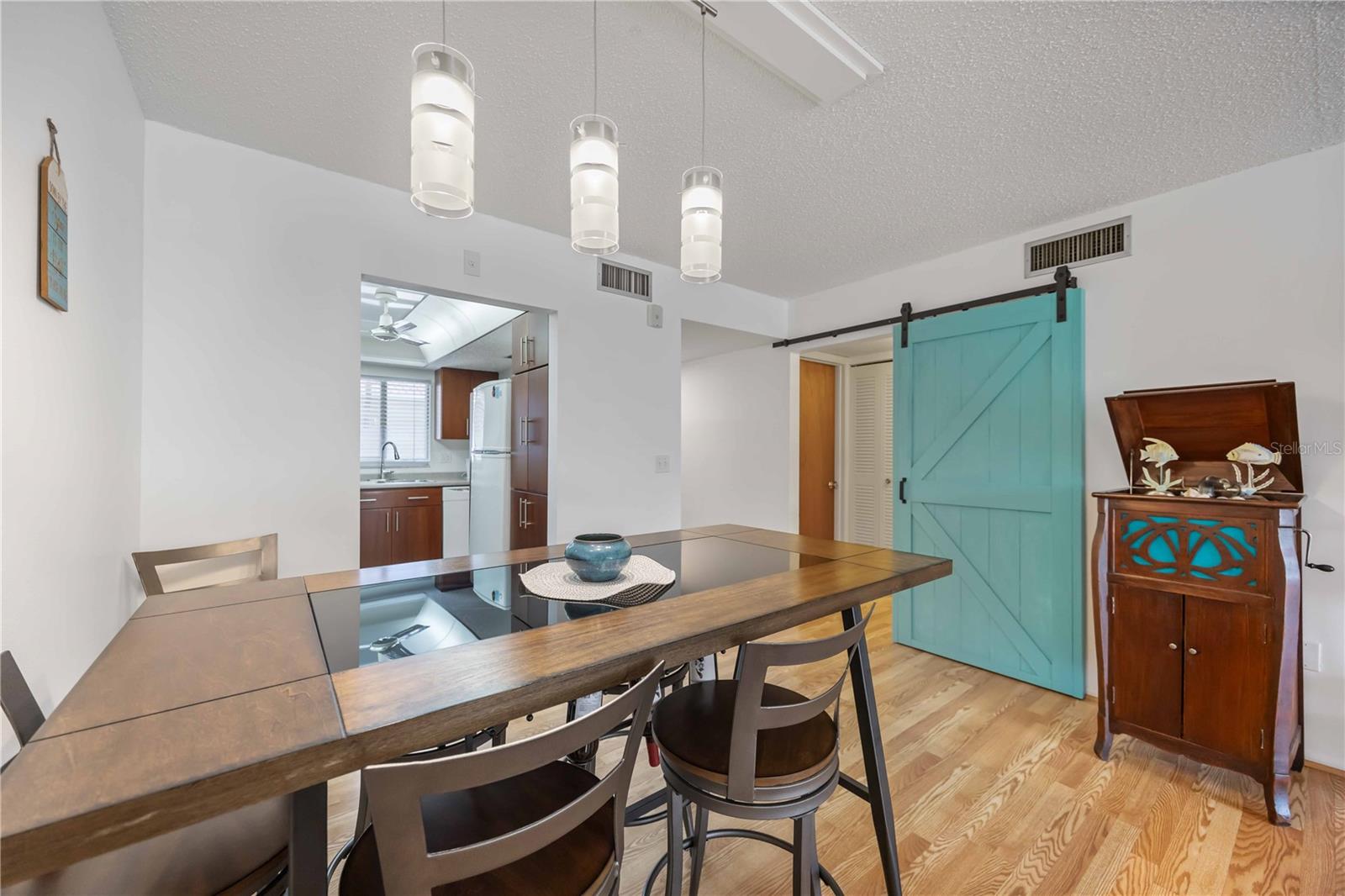 2220 STICKNEY POINT RD #528