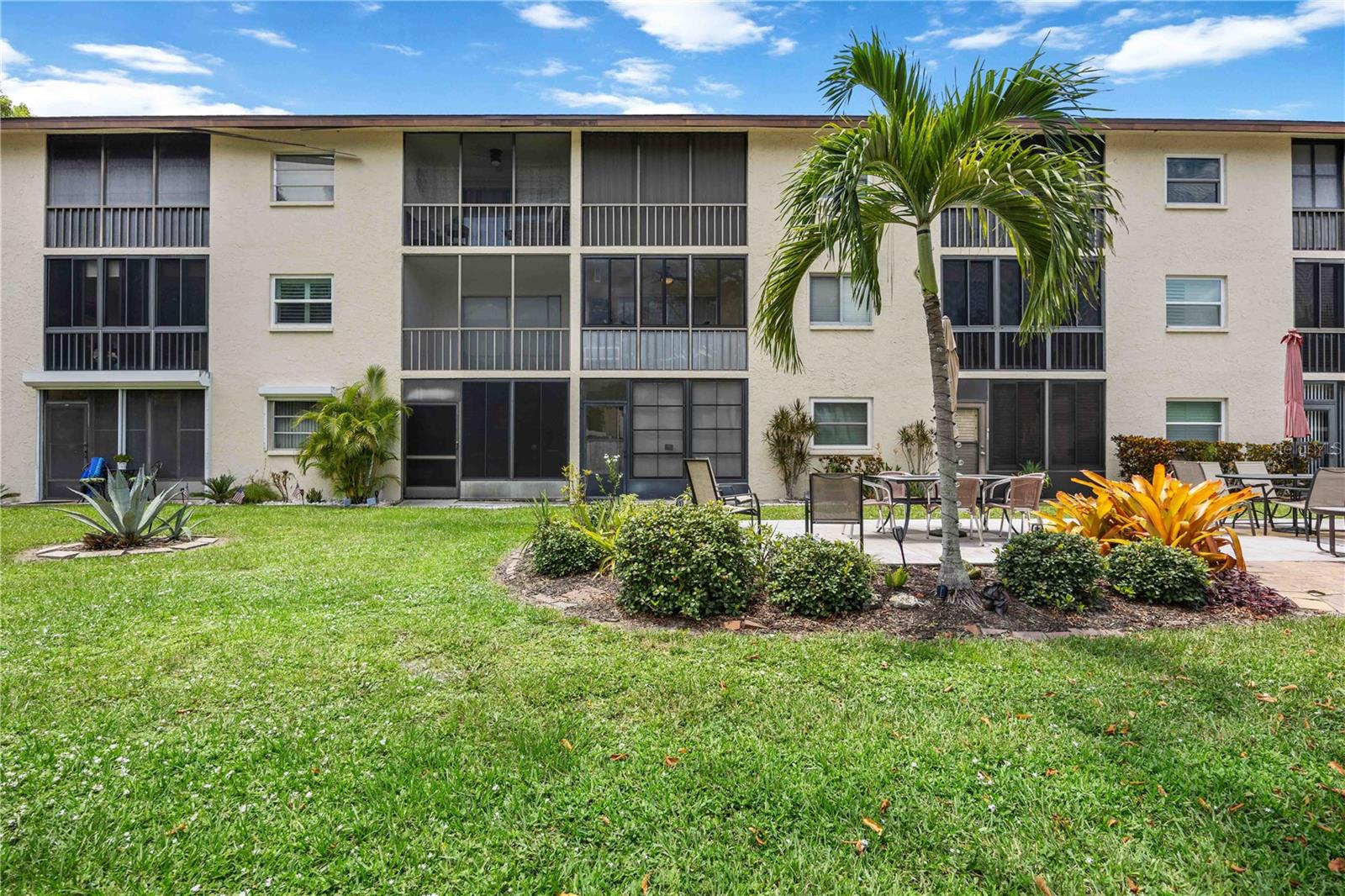 2220 STICKNEY POINT RD #528