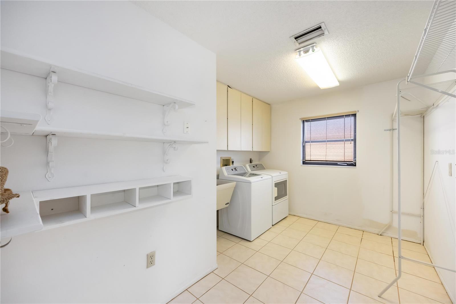 3947 COUNTRY VIEW DR