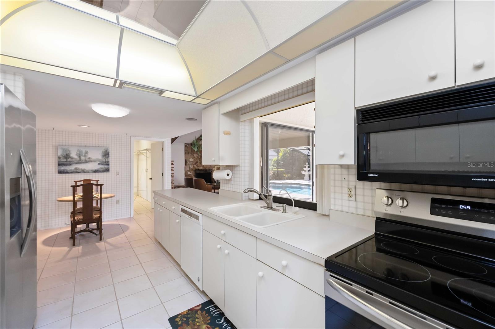 3947 COUNTRY VIEW DR