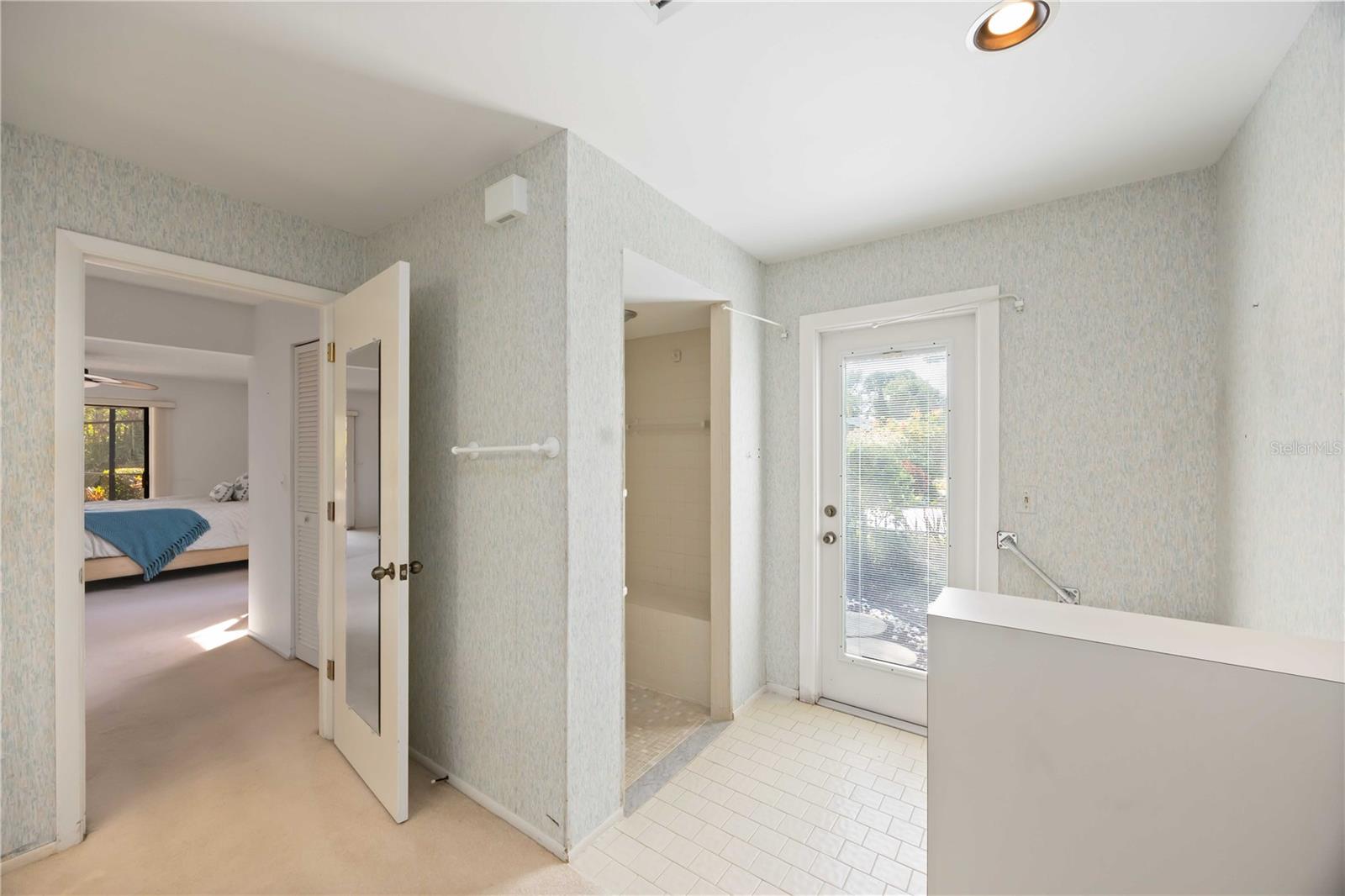 3947 COUNTRY VIEW DR