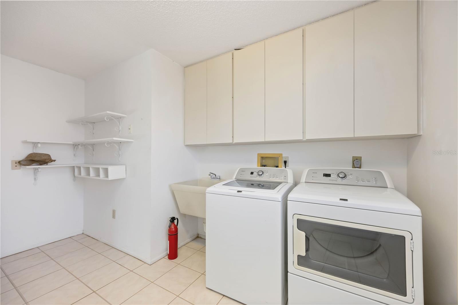 3947 COUNTRY VIEW DR