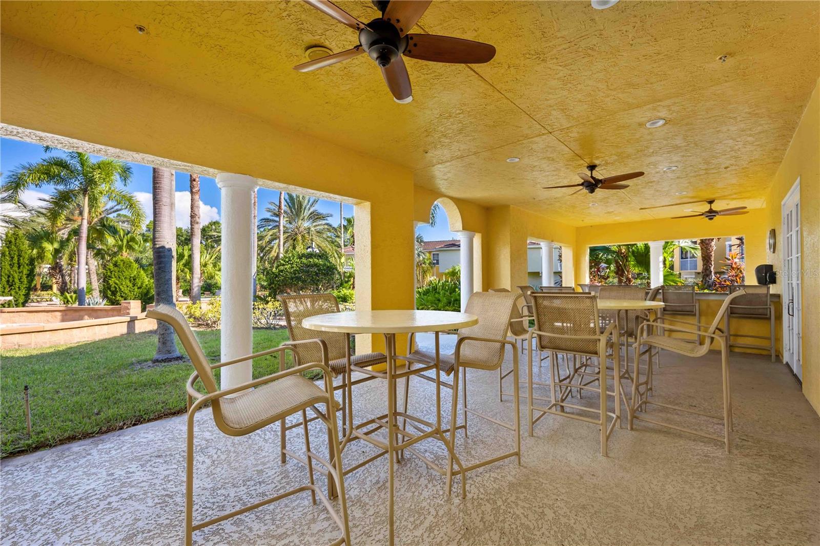 5721 BENTGRASS DR #20-104