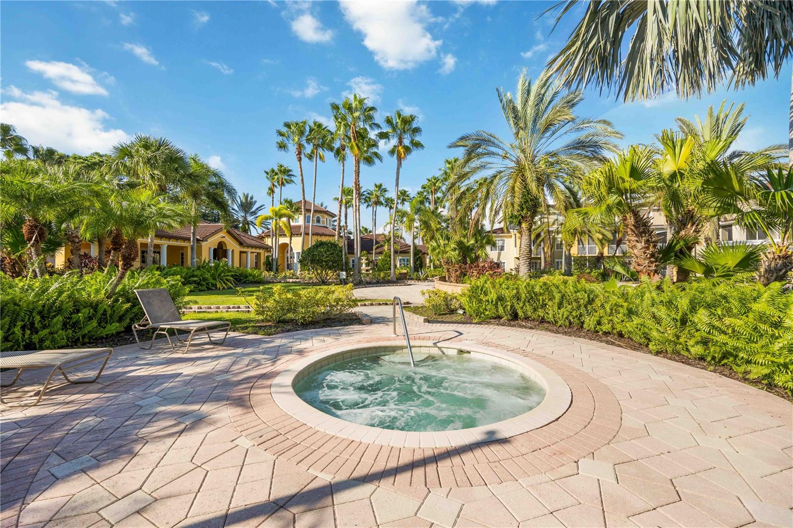 5721 BENTGRASS DR #20-104