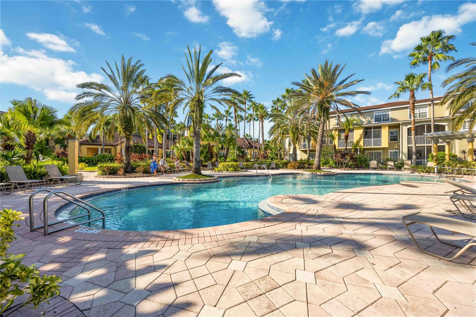 5721 BENTGRASS DR #20-104