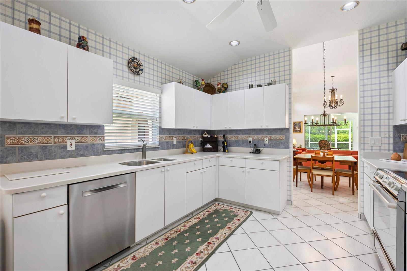 3852 AMAPOLA LN