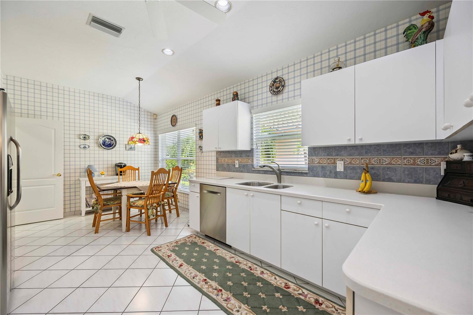 3852 AMAPOLA LN