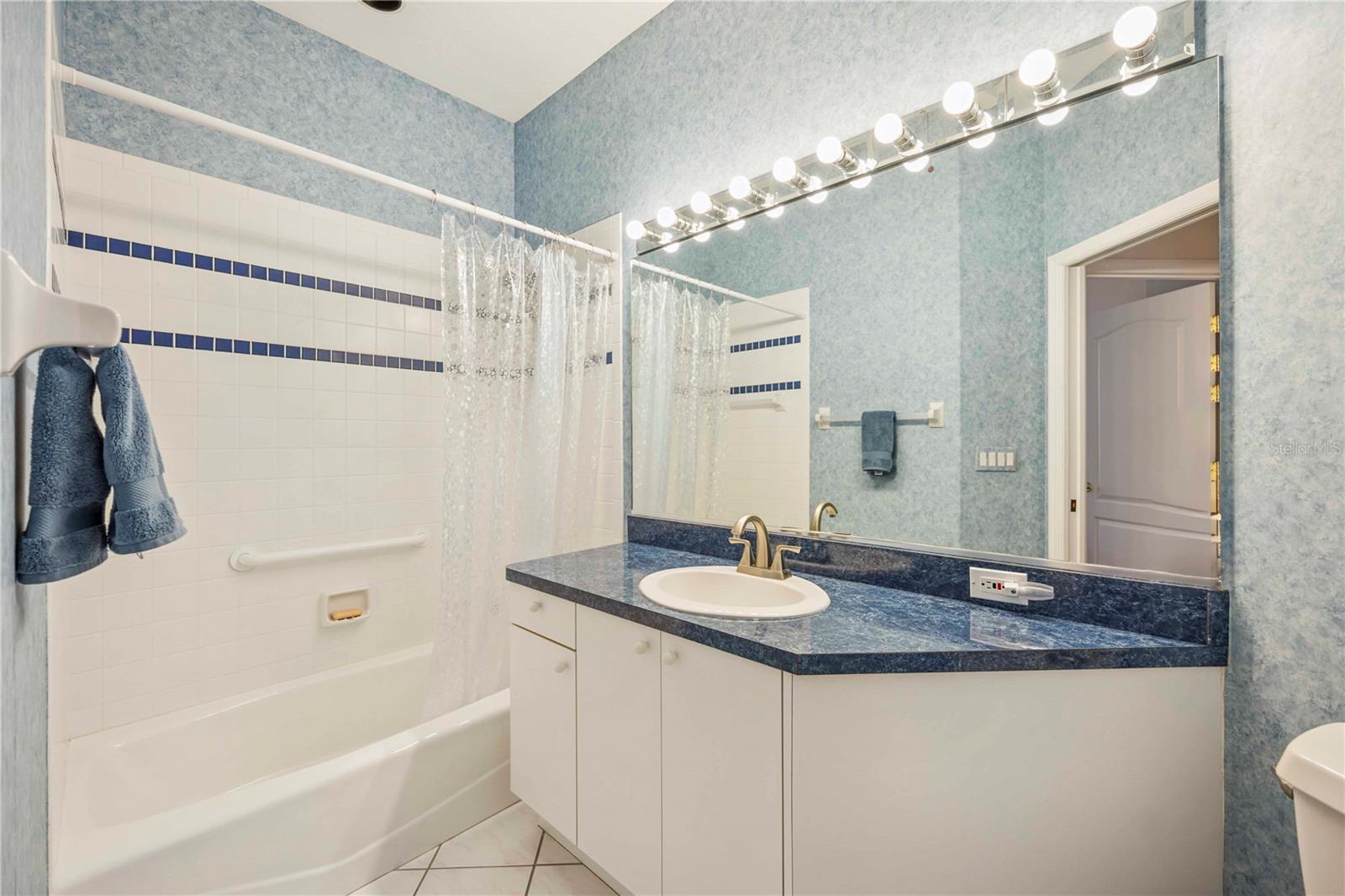 3852 AMAPOLA LN