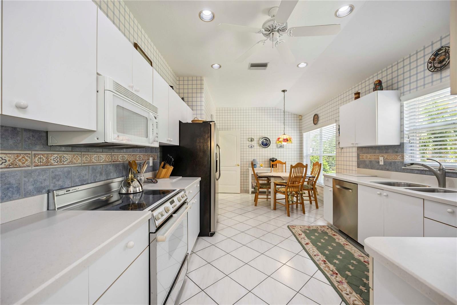 3852 AMAPOLA LN