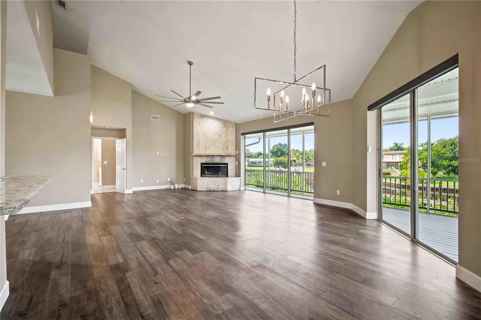 5544 DINAH LN