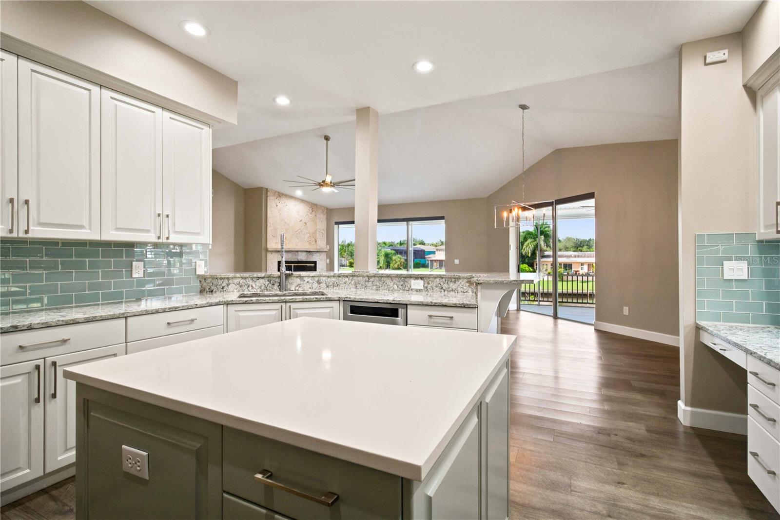5544 DINAH LN