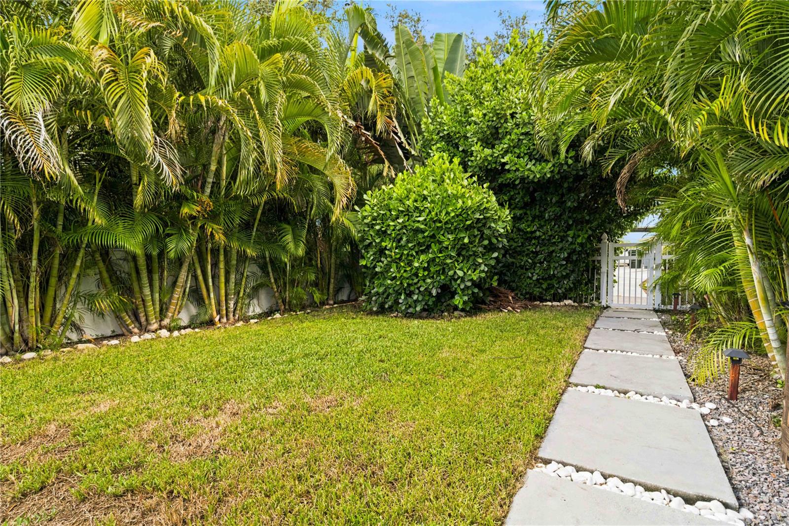 5544 DINAH LN